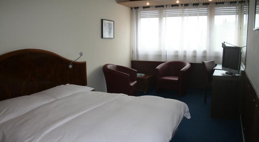 Hostellerie De La Vendee Lancy Bagian luar foto