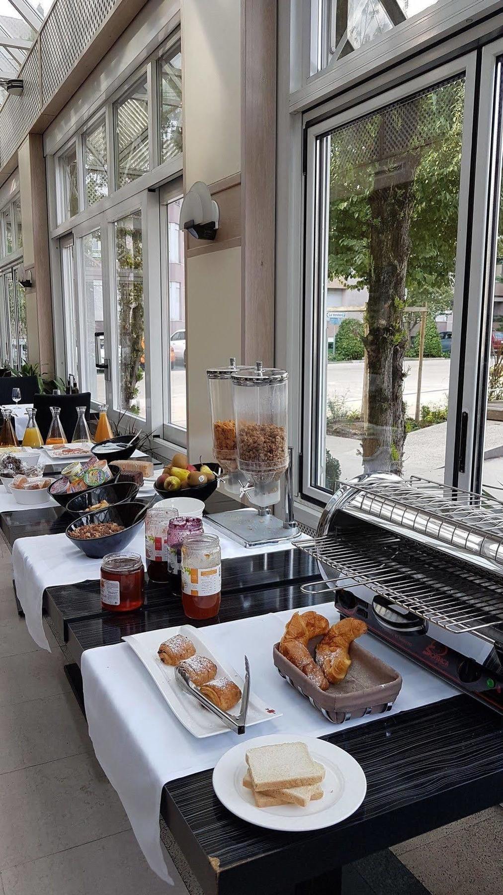 Hostellerie De La Vendee Lancy Bagian luar foto