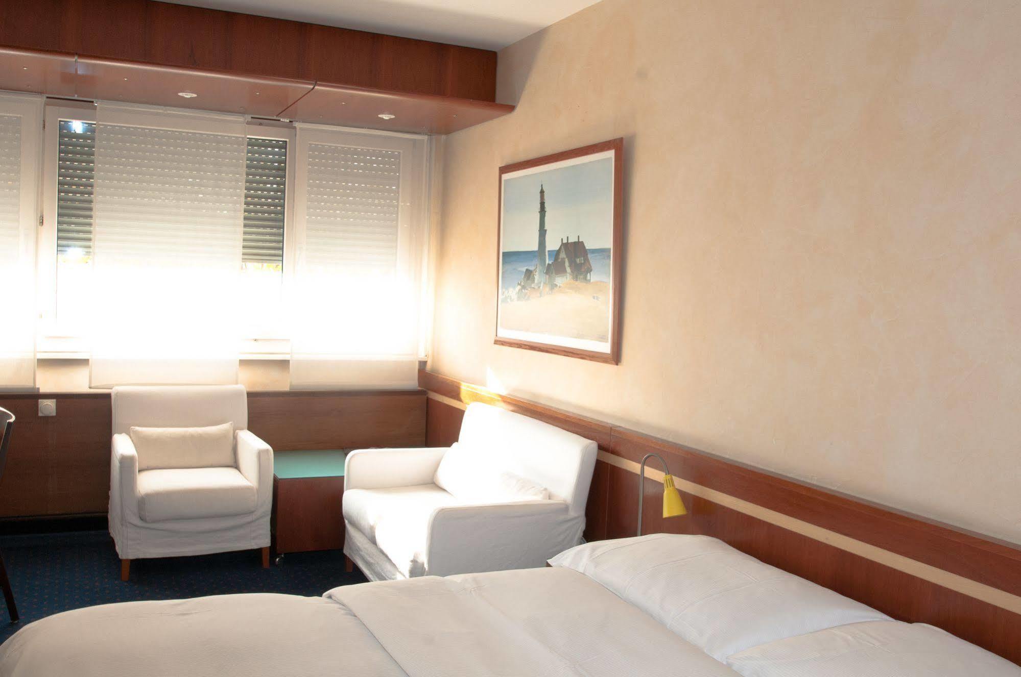 Hostellerie De La Vendee Lancy Bagian luar foto
