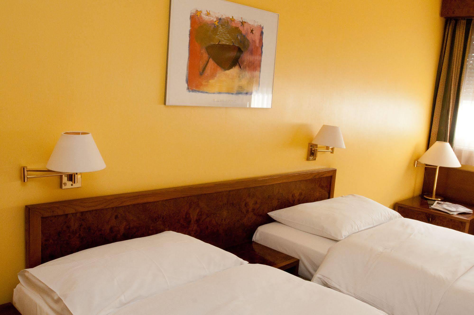 Hostellerie De La Vendee Lancy Bagian luar foto