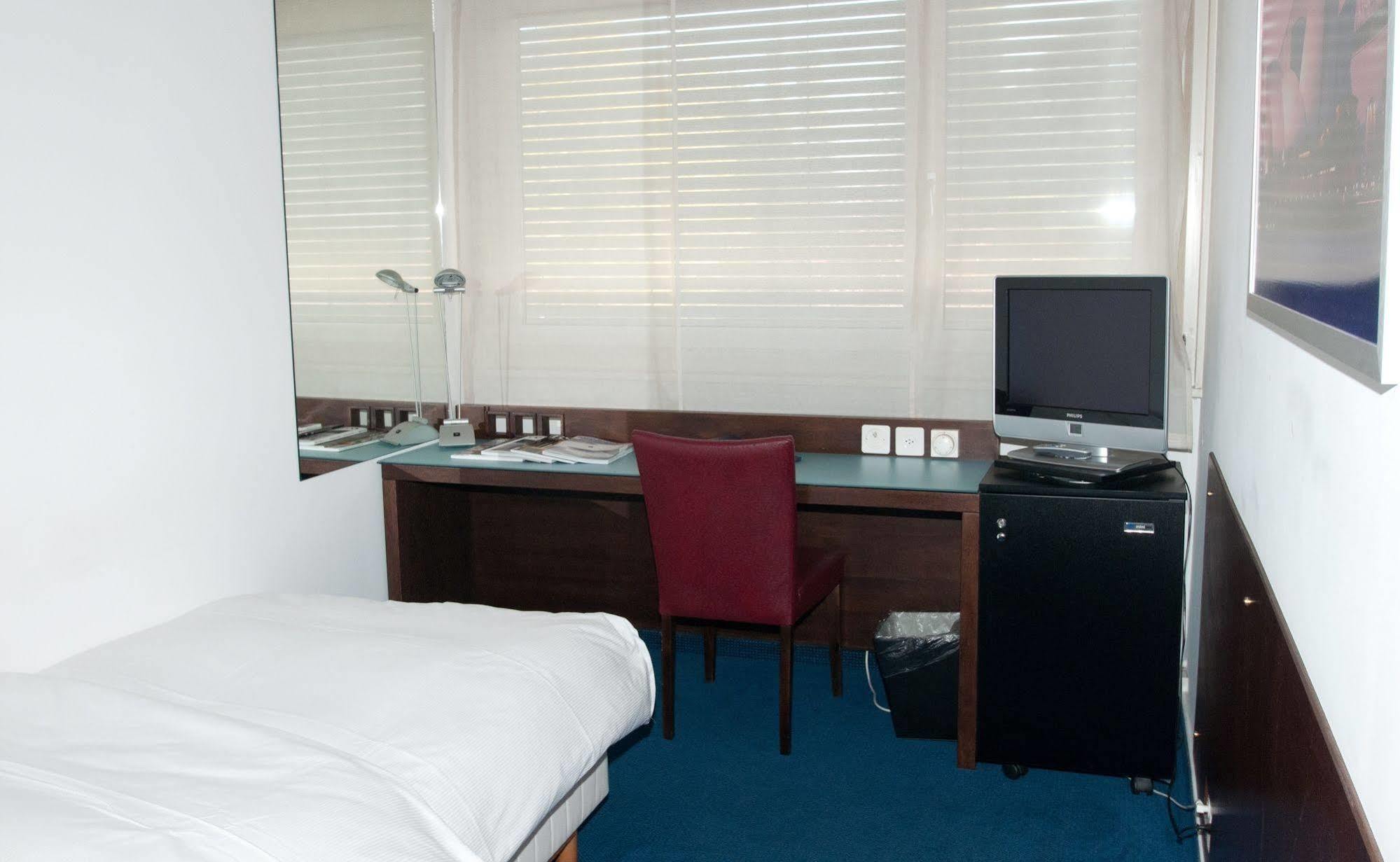 Hostellerie De La Vendee Lancy Bagian luar foto