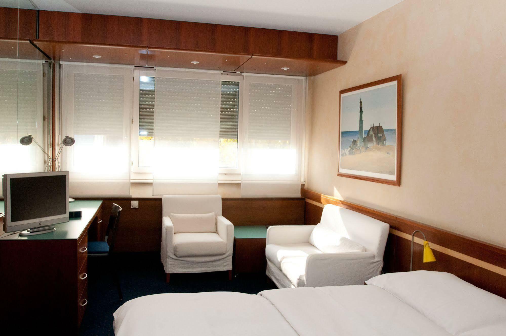 Hostellerie De La Vendee Lancy Bagian luar foto