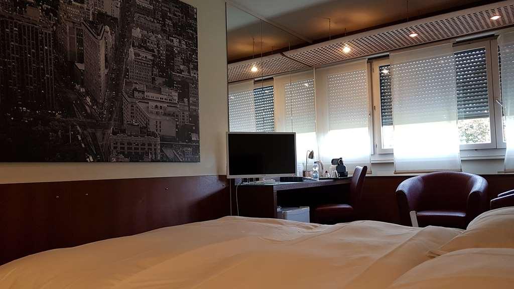 Hostellerie De La Vendee Lancy Ruang foto